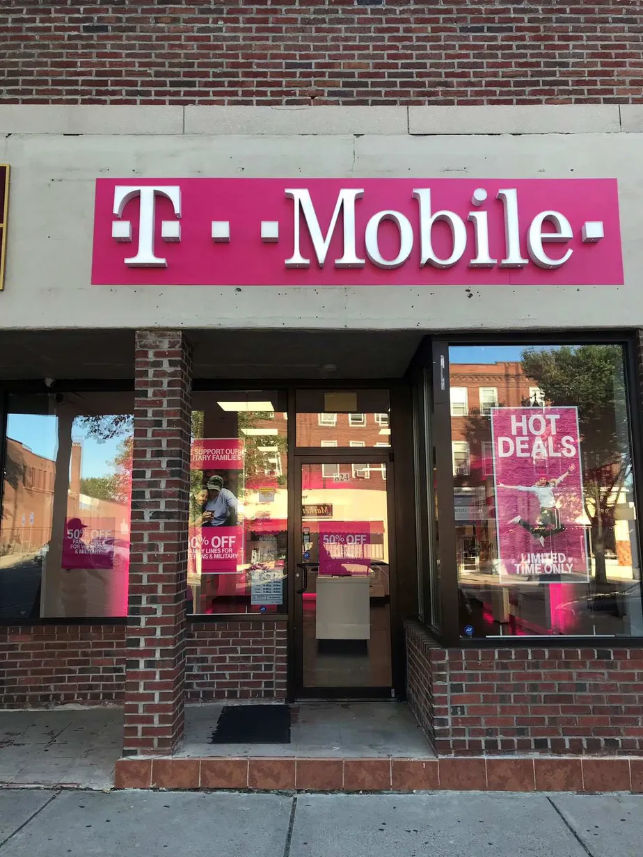  Exterior photo of T-Mobile store at Main St & Locust St, Manchester, CT 