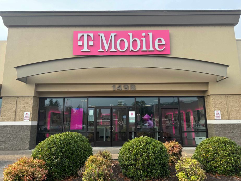 Exterior photo of T-Mobile Store at Main & 16th St, Cottage Grove, OR
