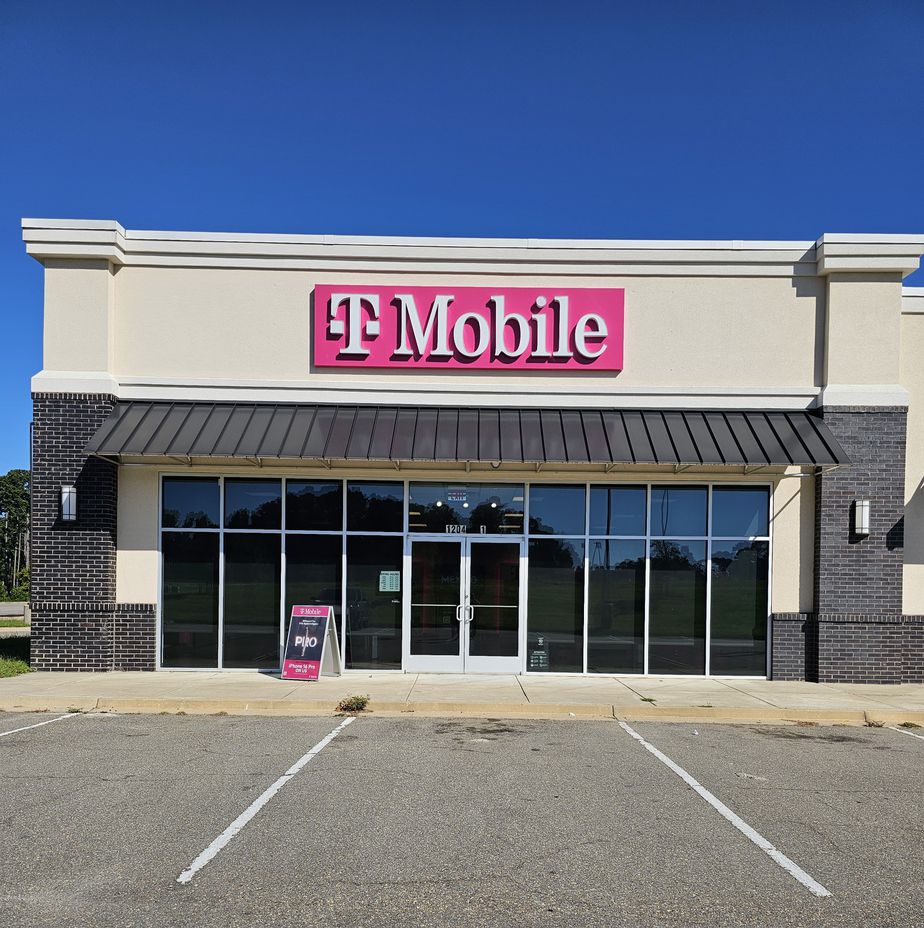 Exterior photo of T-Mobile Store at Woodward & Cooktown, Ruston, LA