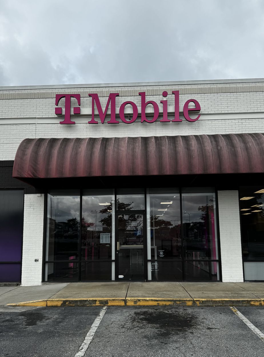 Exterior photo of T-Mobile Store at Sandifer Blvd & Wells Hwy, Seneca, SC