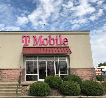 Exterior photo of T-Mobile Store at Summer Av & N White Station Rd, Memphis, TN