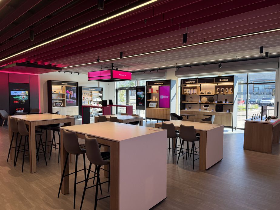 T-Mobile Founders Pkwy and New Memphis - 832 New Memphis Court 