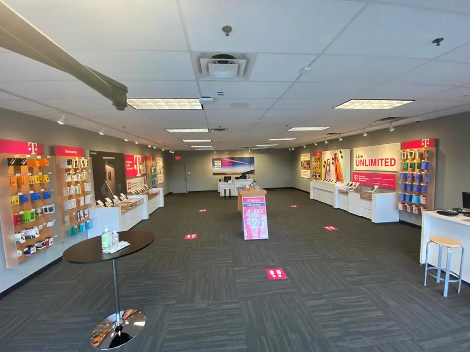  Interior photo of T-Mobile Store at Glynn Isles, Brunswick, GA 