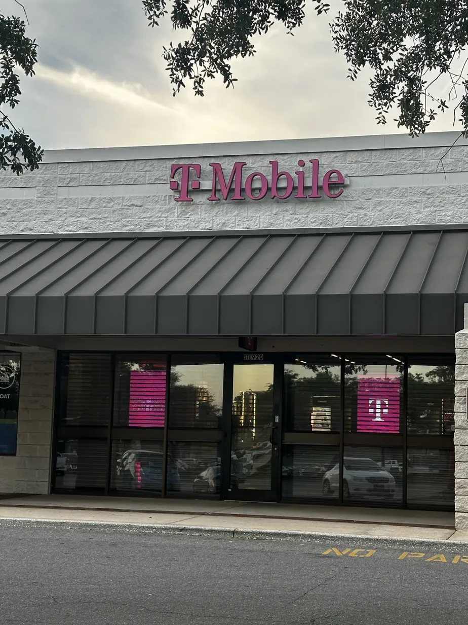 Exterior photo of T-Mobile Store at Merchants Walk Plaza, Lakeland, FL 
