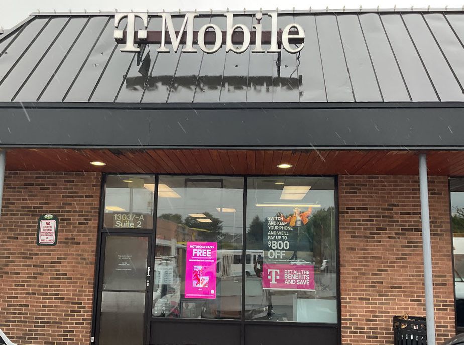 Exterior photo of T-Mobile Store at Greenbriar Town Center, Fairfax, VA