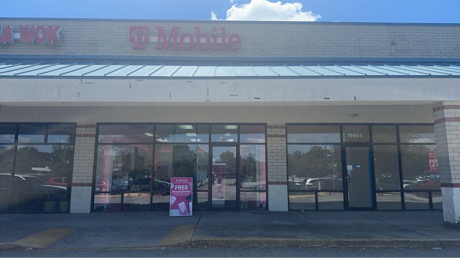 Exterior photo of T-Mobile Store at Iron Bridge Rd & S Chalkley Rd, Chester, VA