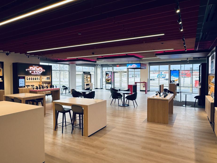  Interior photo of T-Mobile Store at Lafayette Rd & I-65, Indianapolis, IN 