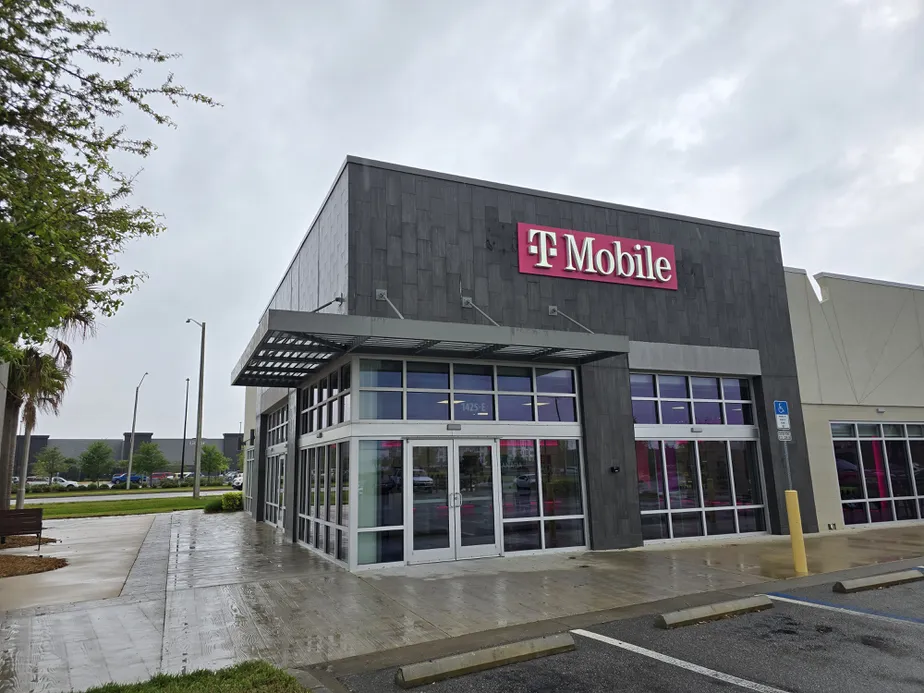  Exterior photo of T-Mobile Store at Tomoka Town Center, Daytona Beach, FL 