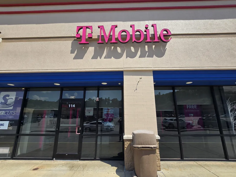  Exterior photo of T-Mobile Store at Trinity Point Dr & Trinity Cir, Washington, PA 