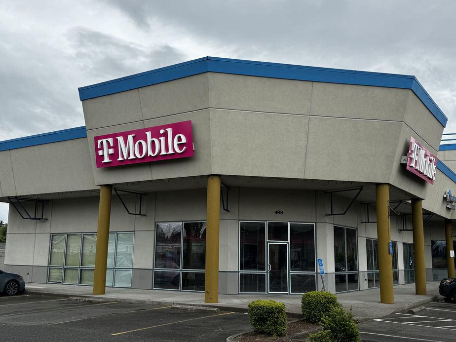 Exterior photo of T-Mobile Store at Lancaster & Auburn, Salem, OR