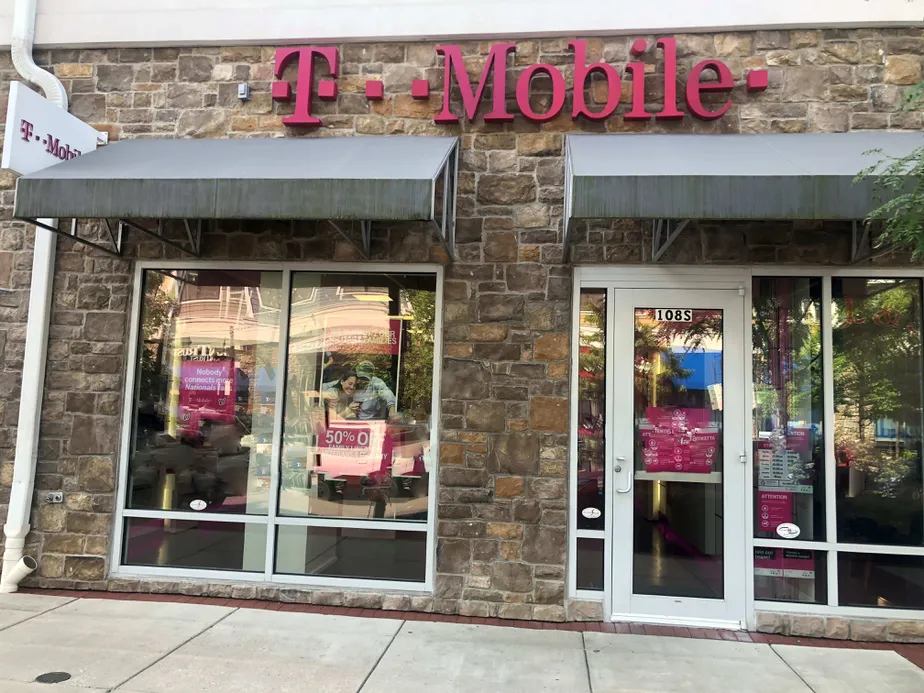 Exterior photo of T-Mobile store at Rhode Island & Reed St, Washington, DC