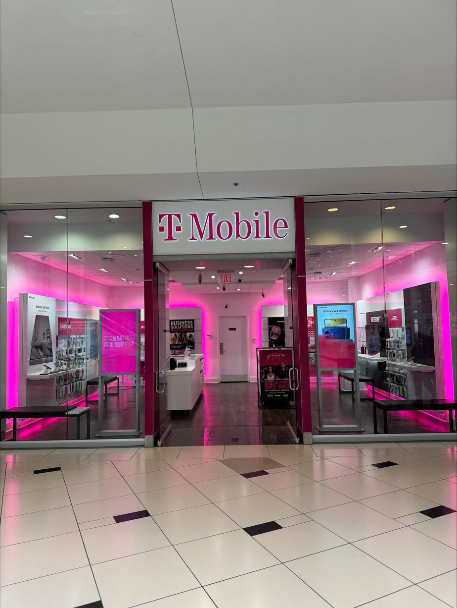Exterior photo of T-Mobile Store at Twelve Oaks Mall, Novi, MI