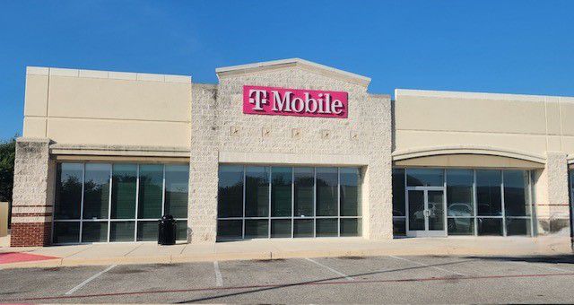 Exterior photo of T-Mobile Store at Hwy 151 & Loop 410, San Antonio, TX