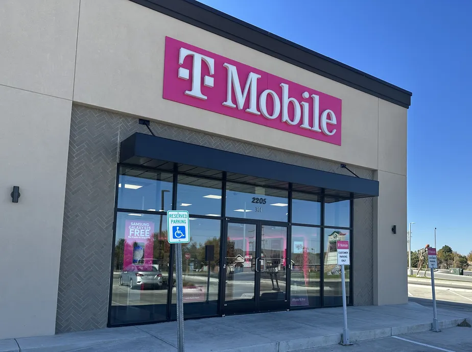  Exterior photo of T-Mobile Store at N 14th Ave & Soule St, Dodge City, KS 