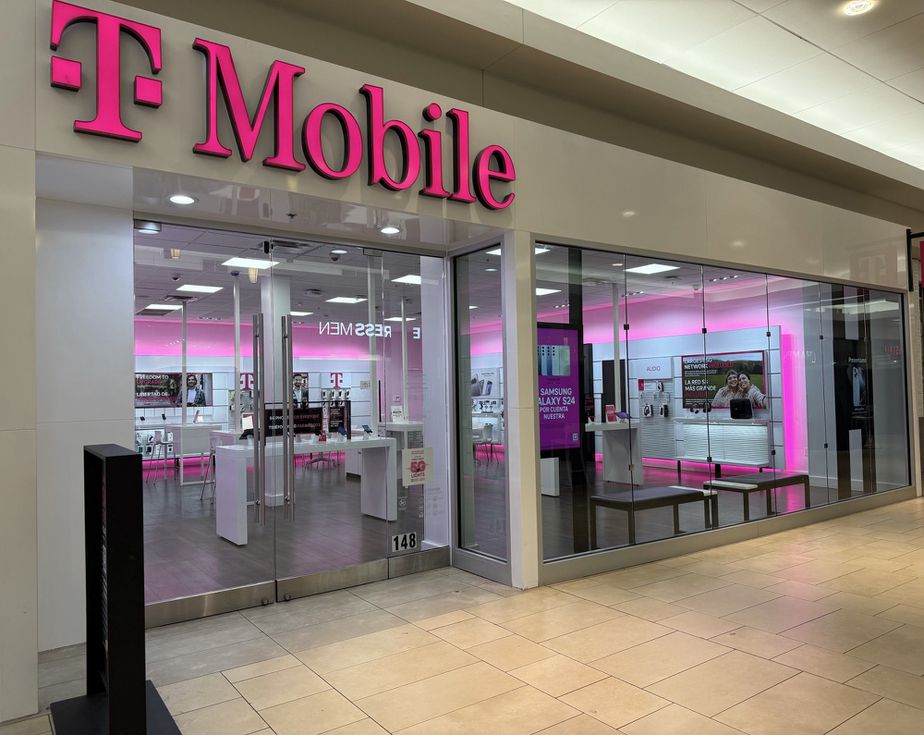 Exterior photo of T-Mobile Store at Mall Del Norte, Laredo, TX