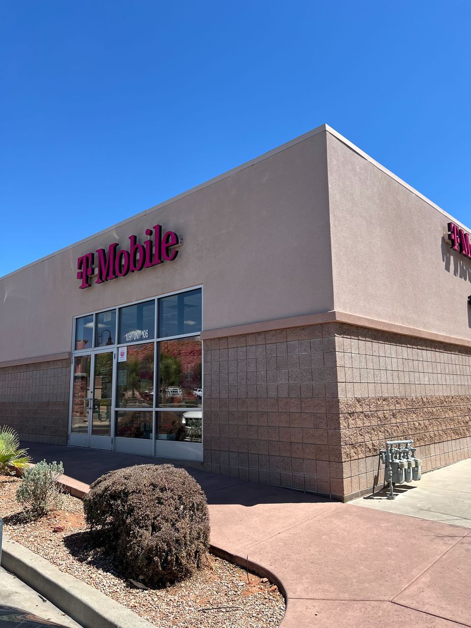 Exterior photo of T-Mobile Store at Sunset Blvd & Valley View Dr, St. George, UT