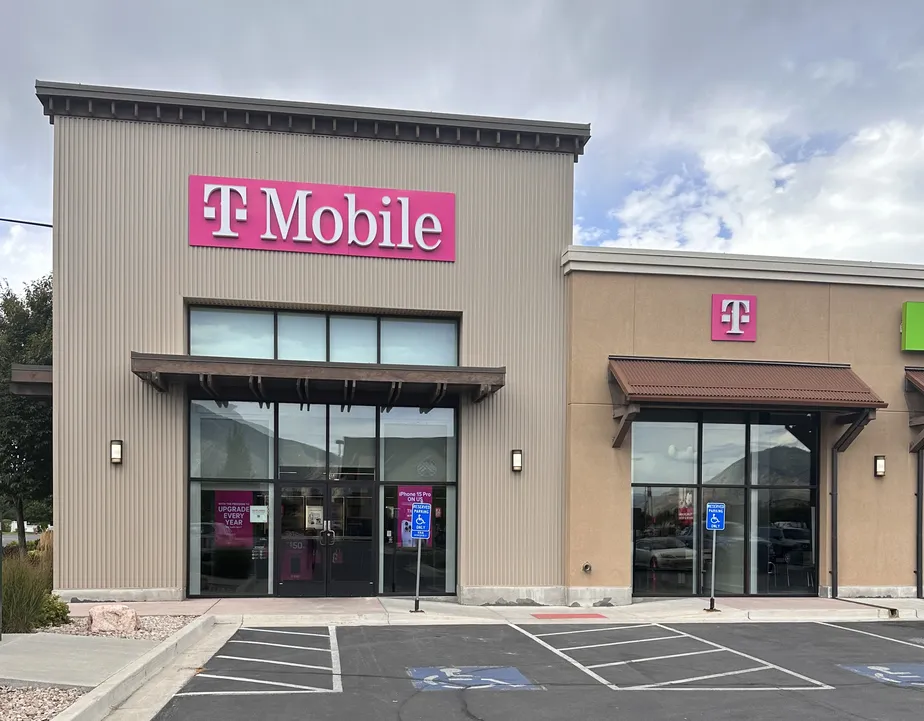  Exterior photo of T-Mobile Store at 1000 N & 400 E, Spanish Fork, UT 