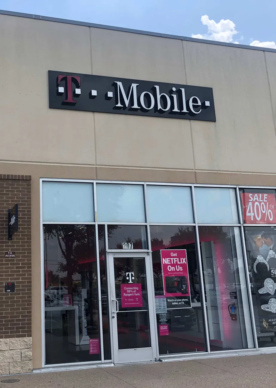 Exterior photo of T-Mobile store at E Stacy Rd & Hwy 75, Allen, TX