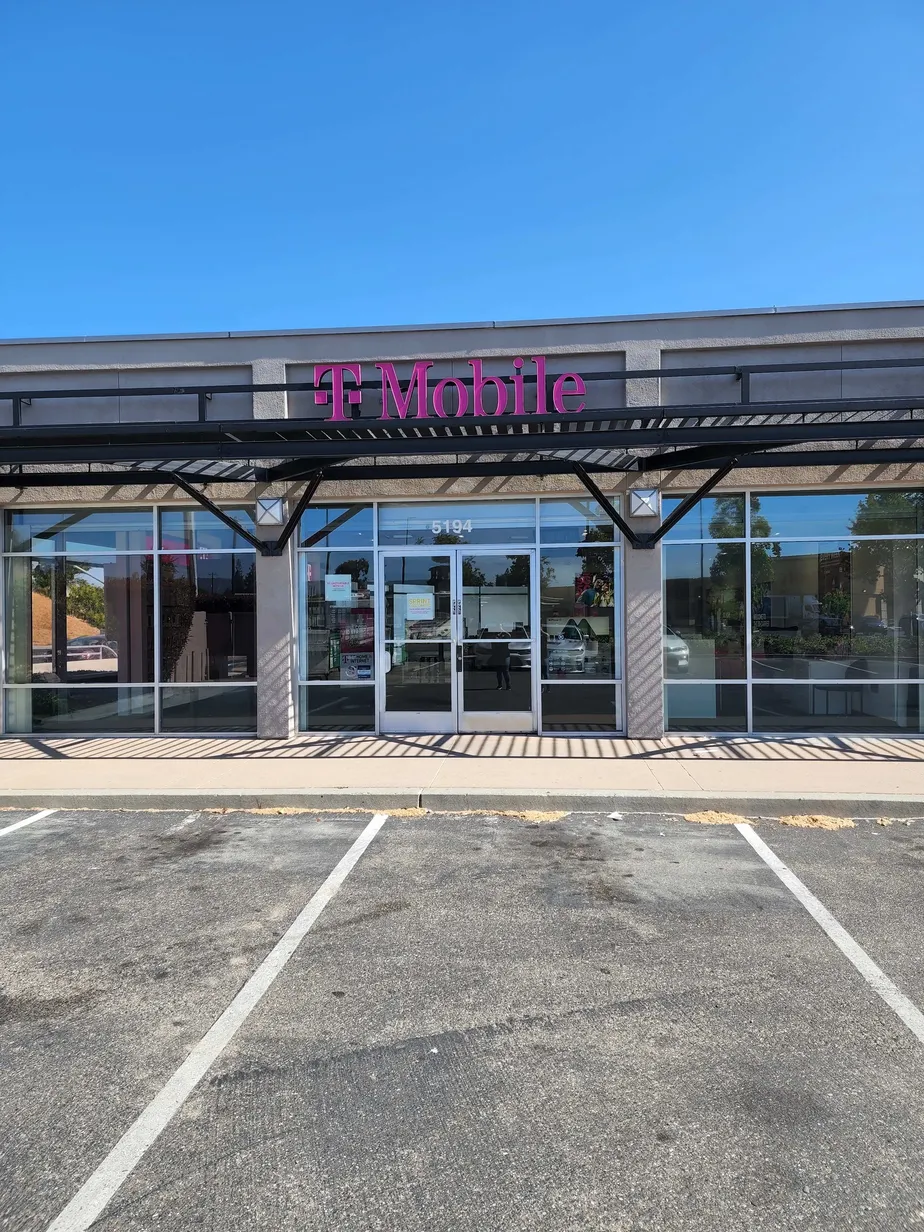 Exterior photo of T-Mobile Store at Stevens Creek Blvd & Lawrence Expy, San Jose, CA