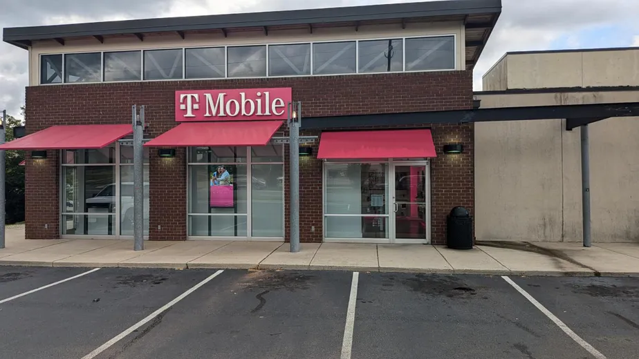  Exterior photo of T-Mobile Store at Roebuck Market Place, Birmingham, AL 