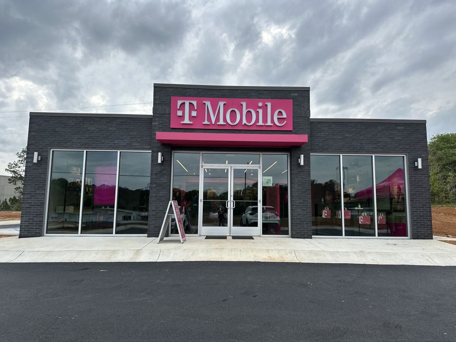 Exterior photo of T-Mobile Store at Lamar & Felder, Americus, GA