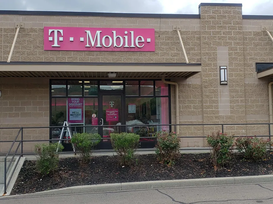 Exterior photo of T-Mobile store at Main St & Glenwood Ave, Binghamton, NY
