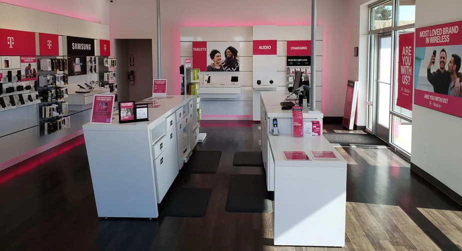  Interior photo of T-Mobile Store at Lancaster Dr NE & Silverton Rd NE, Salem, OR 