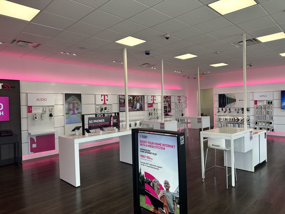 Interior photo of T-Mobile Store at Bristol at the Pinnacle, Bristol, TN