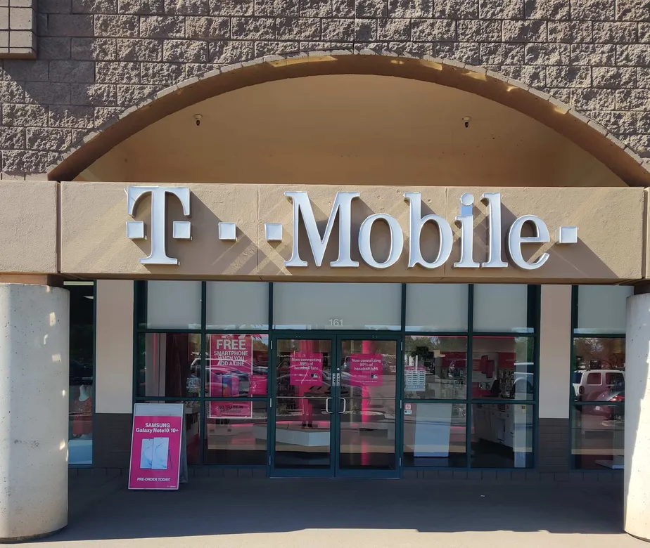Foto del exterior de la tienda T-Mobile en Grant & Swan, Tucson, AZ