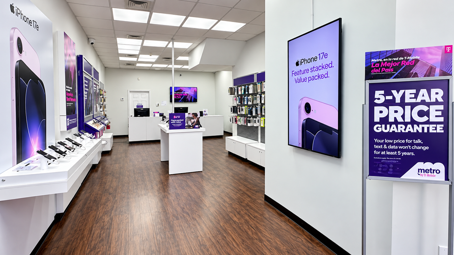 Metro by T-Mobile 142 W 32nd St - 142 W 32nd St 