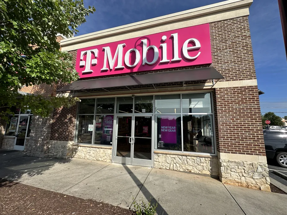 Exterior photo of T-Mobile Store at Hwy 138 & Northlake Dr, Conyers, GA
