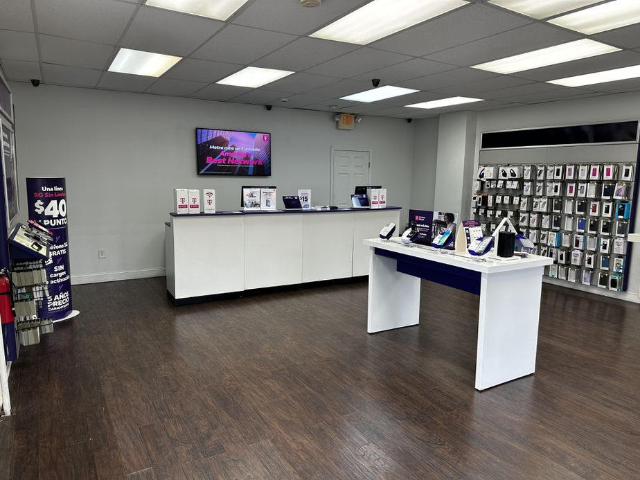 Metro by T-Mobile 145 Anderson Ave - 145 Anderson Ave 