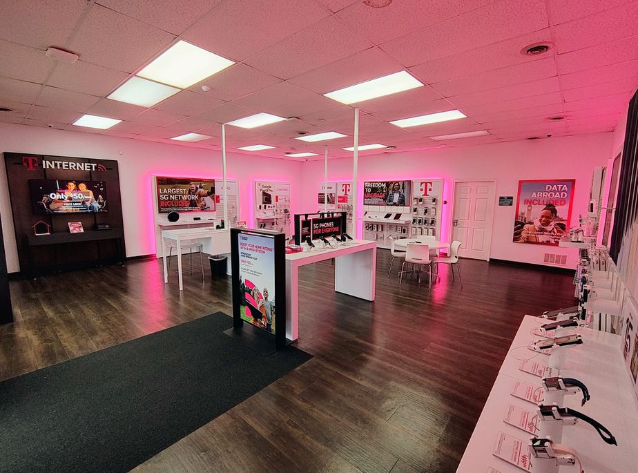 Interior photo of T-Mobile Store at Diamond Blvd & Palmyra Rd, Hannibal, MO