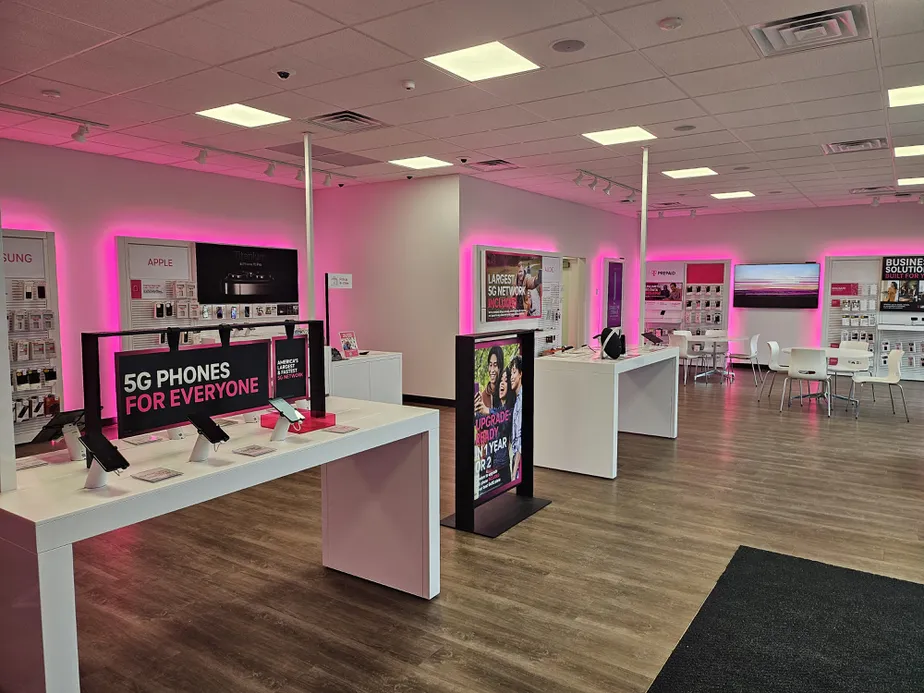  Interior photo of T-Mobile Store at Glen & University, Peoria, IL 
