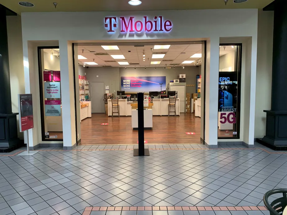 Exterior photo of T-Mobile store at Lakeland Square 3, Lakeland, FL