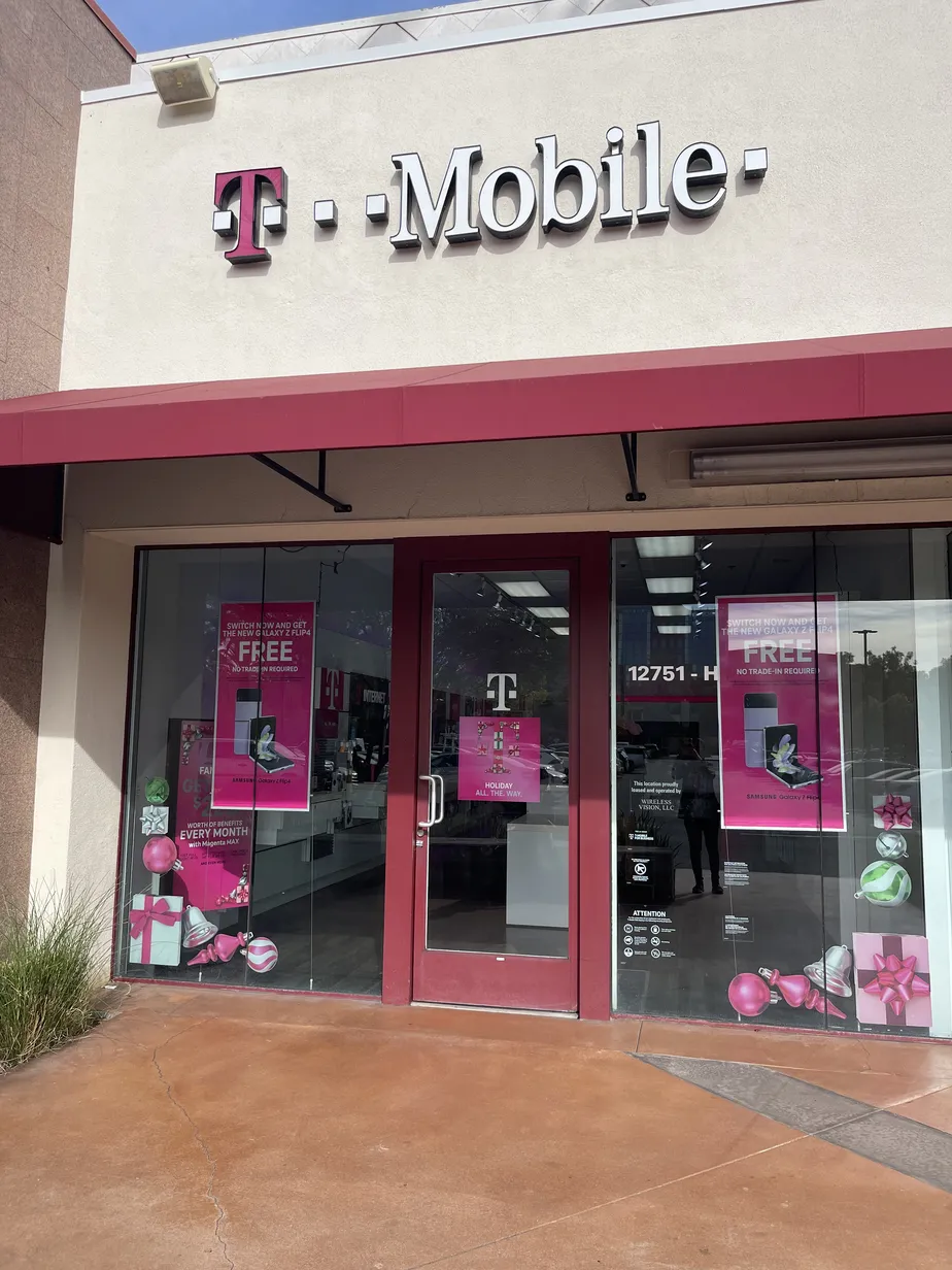 Exterior photo of T-Mobile Store at Cerritos Town Center, Cerritos, CA