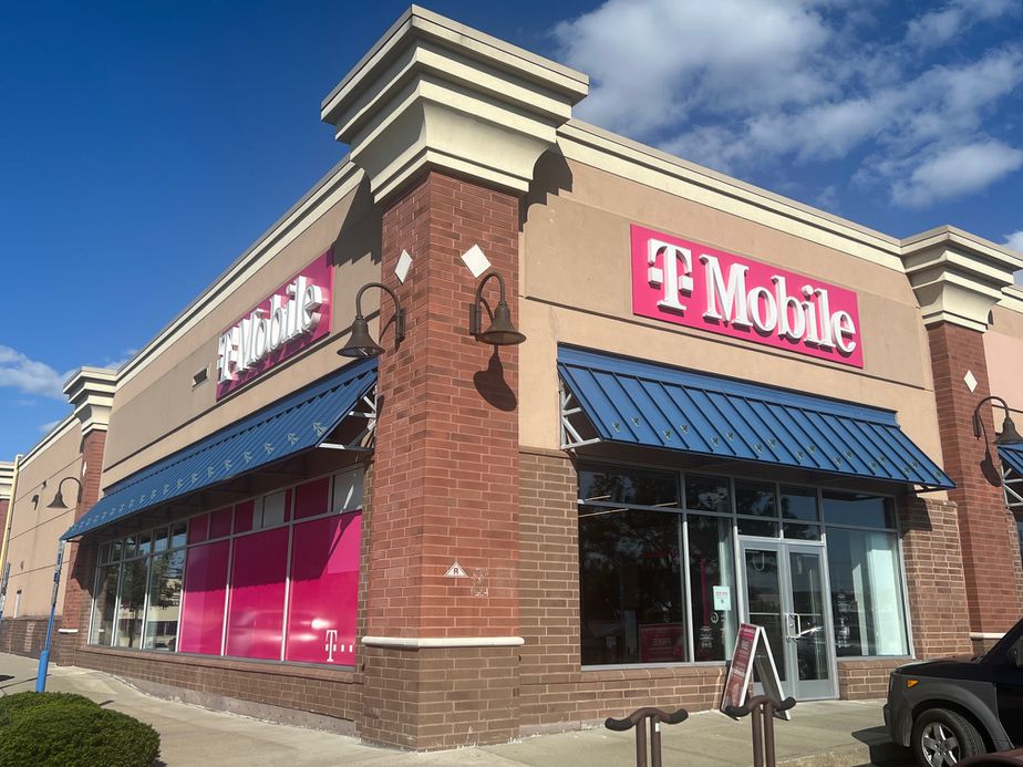 Exterior photo of T-Mobile Store at Route 440 & New Hook Rd, Bayonne, NJ