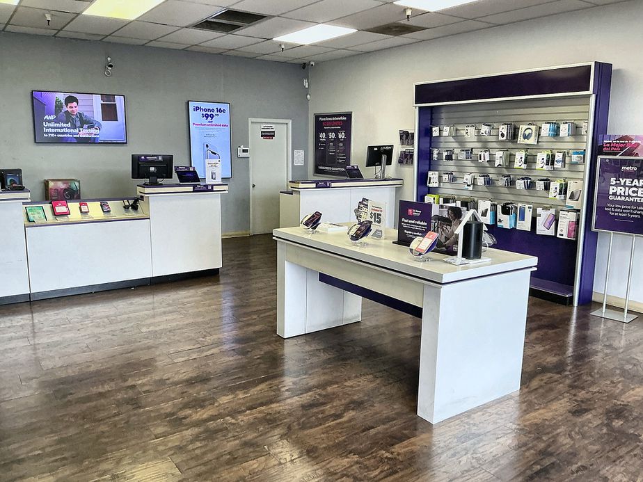 Metro by T-Mobile 303 E Southern Ave - 303 E Southern Ave 