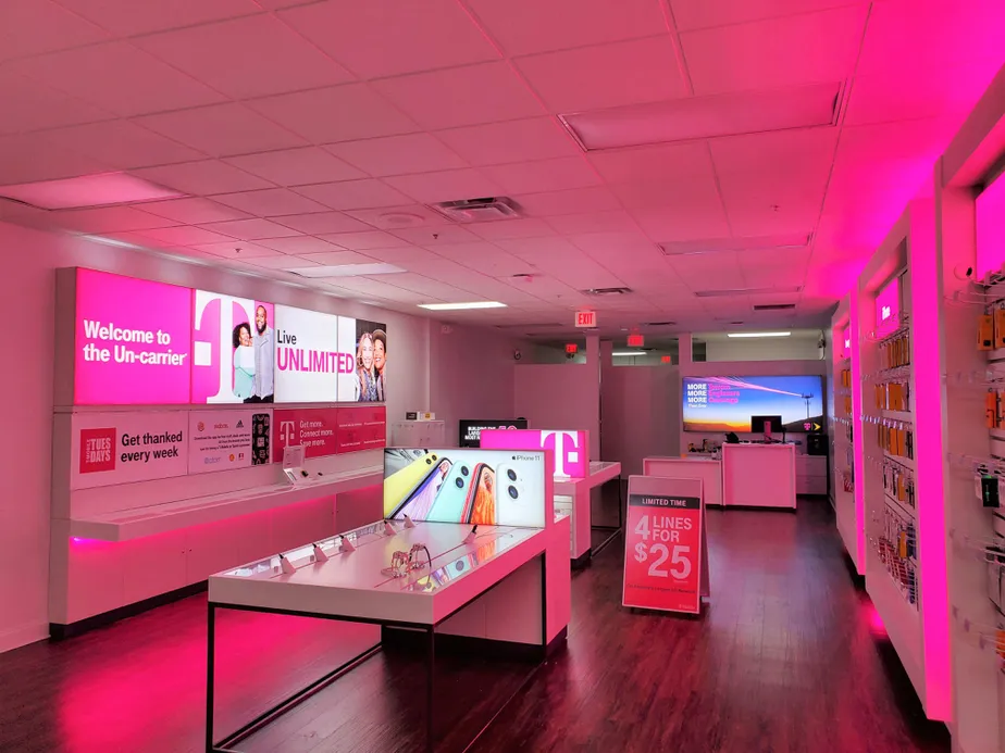  Interior photo of T-Mobile Store at Parkside Dr & N Campbell Station Rd, Farragut, TN 