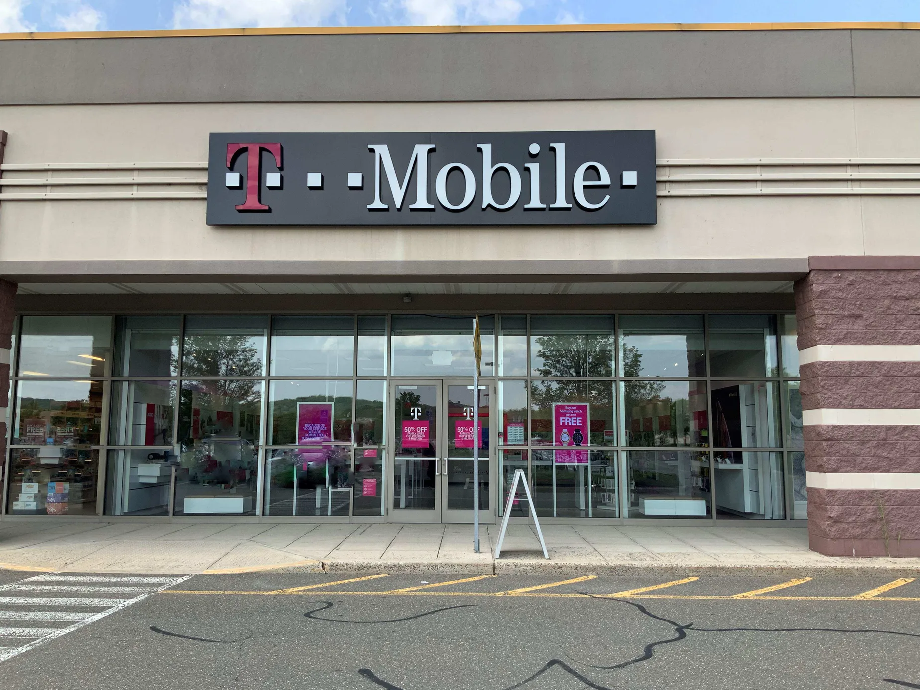 T-Mobile Target Plaza | North Haven, CT