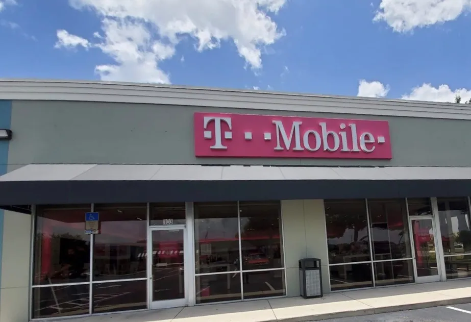 Exterior photo of T-Mobile Store at Palm Bay & Durham, West Melbourne, FL