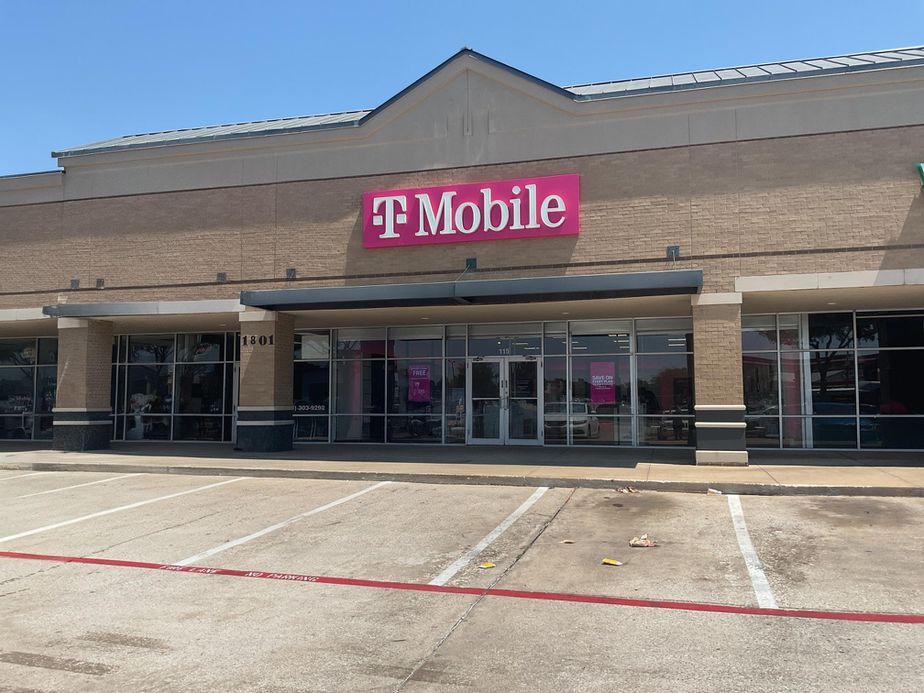 Exterior photo of T-Mobile Store at Eastchase & Brentwood Stair, Fort Worth, TX