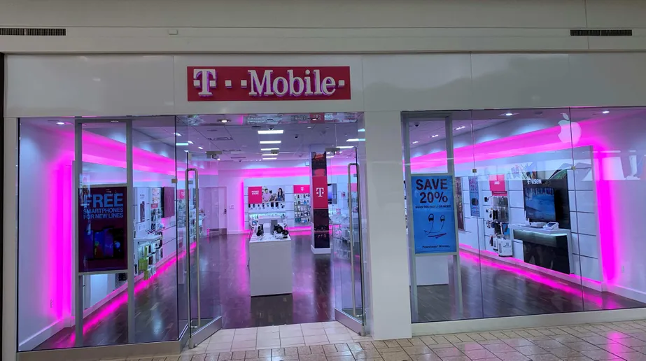 Foto del exterior de la tienda T-Mobile en The Mall At Short Hills, Short Hills, NJ