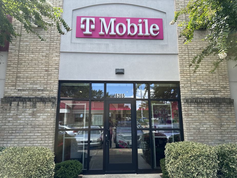 Exterior photo of T-Mobile Store at Columbia Dobbin Rd, Columbia, MD