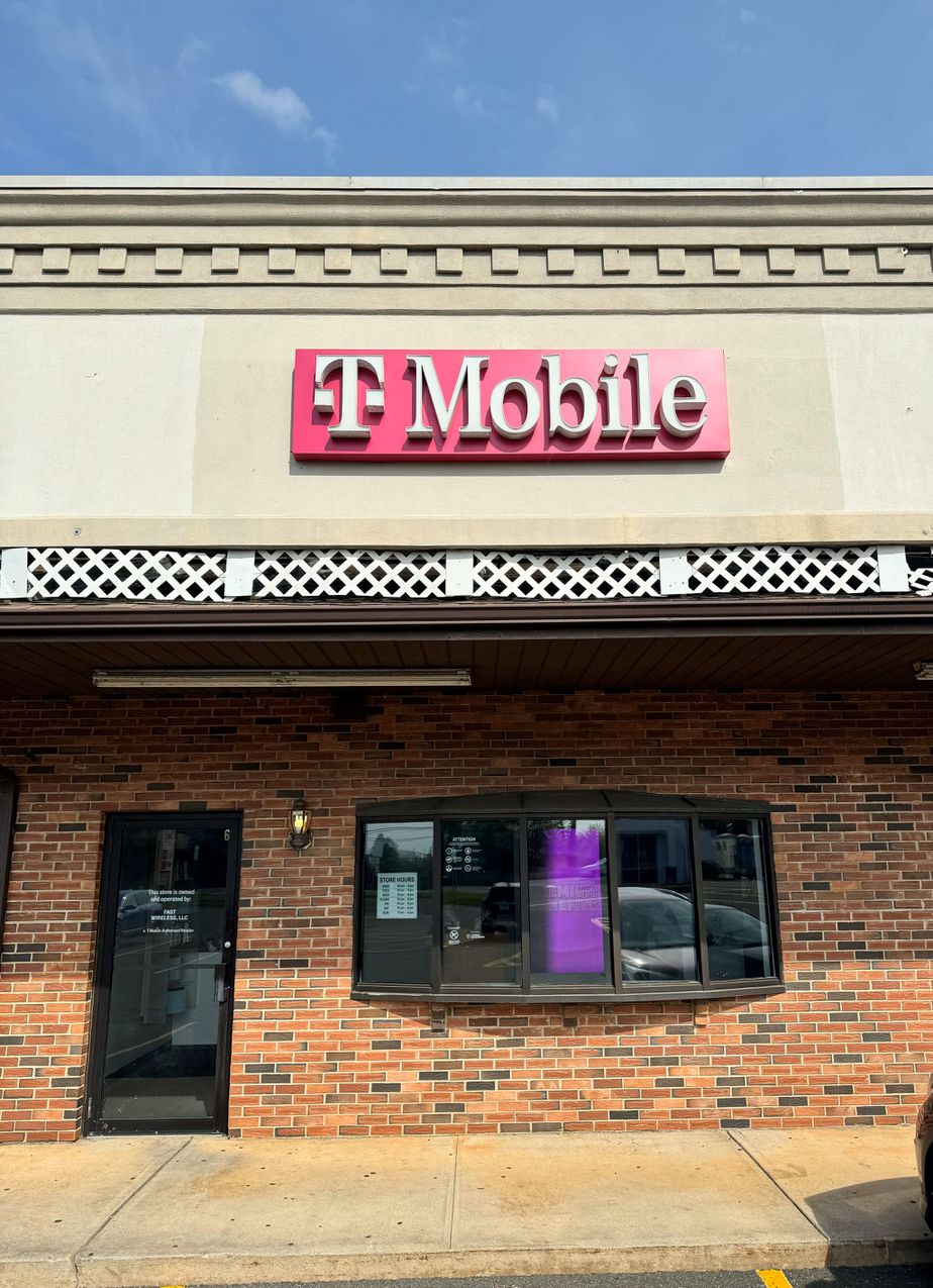 Exterior photo of T-Mobile Store at Prospect Hill Rd & Bridge St, East Windsor, CT