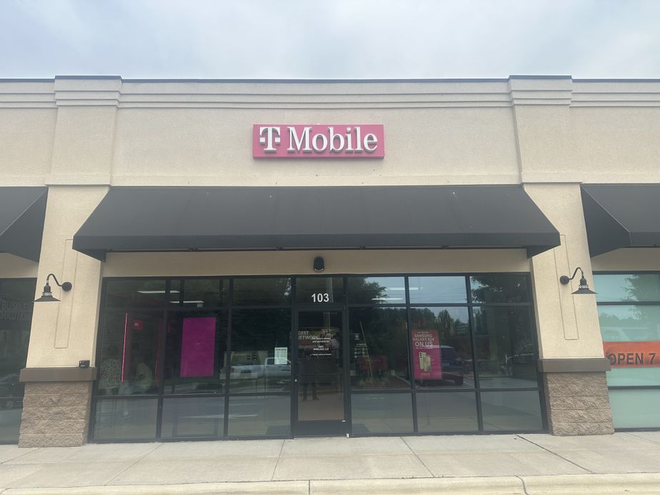 Interior photo of T-Mobile Store at E Gannon Ave & Old US Hwy 264, Zebulon, NC