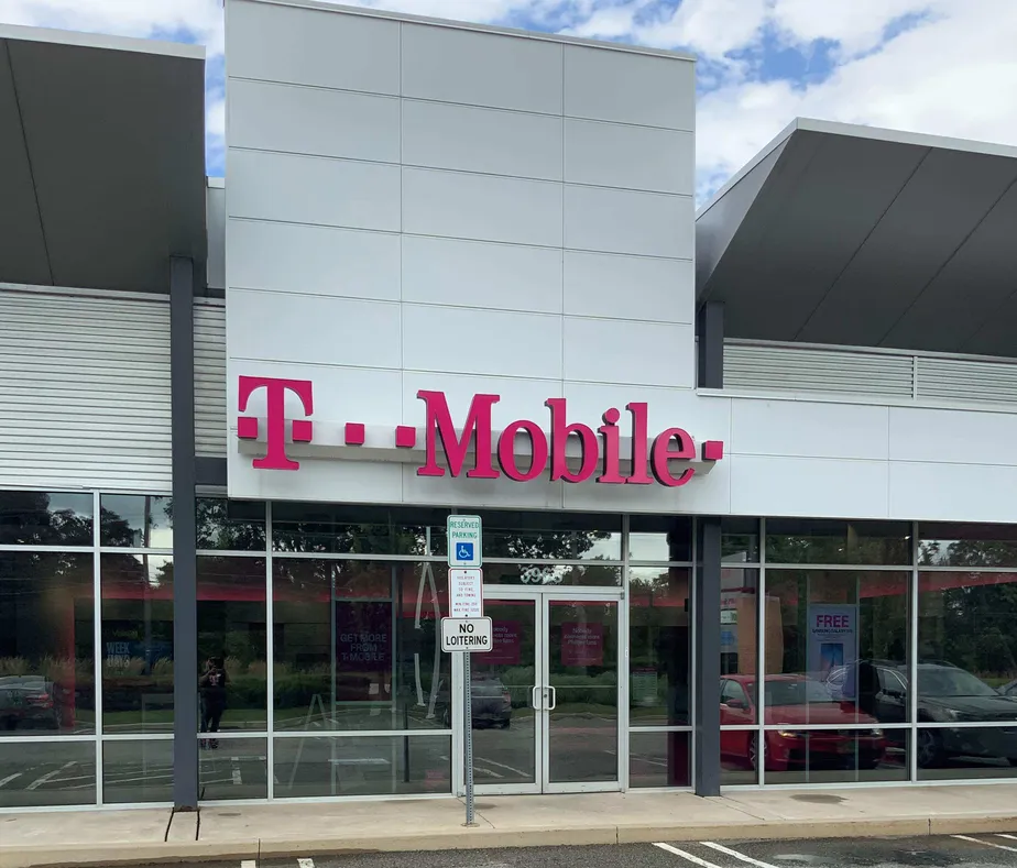 Exterior photo of T-Mobile store at Welsh & Blair Mill Rd., Willow Grove, PA 