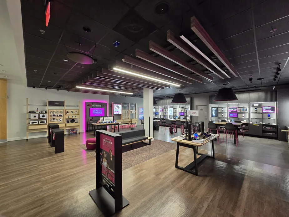  Interior photo of T-Mobile Store at South Shore Plaza, Braintree, MA 