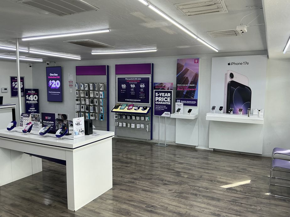 Metro by T-Mobile 375 S Arizona Ave - 375 S Arizona Ave 