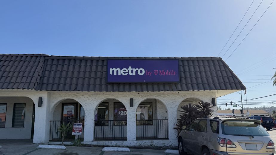 Metro by T-Mobile 681 S Mollison Ave - 681 S Mollison Ave 